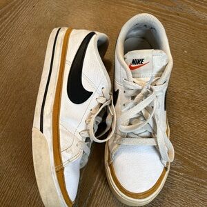 Nike Blazer '77 Vintage Low White Black Swoosh women’s size 9